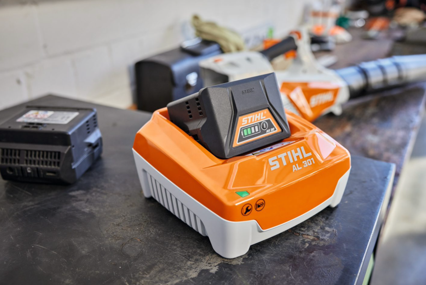 CARGADOR RAPIDO STIHL AL 301